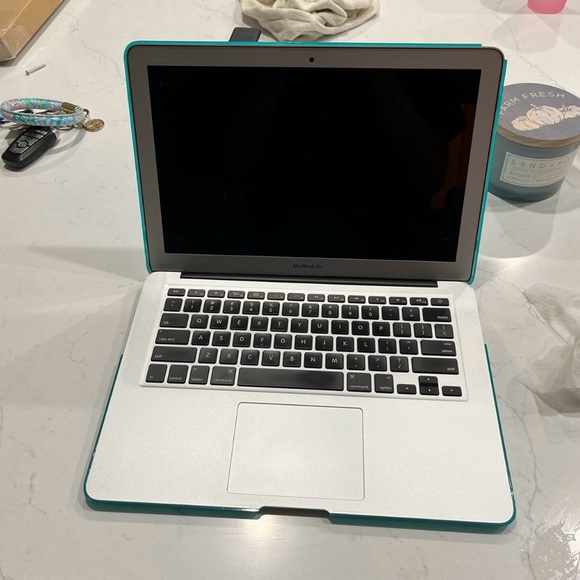 MacBook Air - Picture 1 of 6